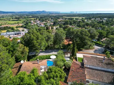 Piscina en o cerca de Escale