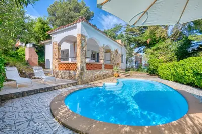Piscina en o cerca de Escale