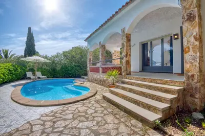 Piscina en o cerca de Escale