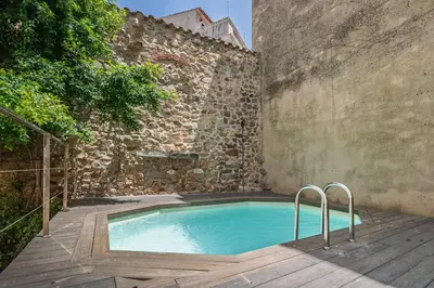 Piscina en o cerca de LETS HOLIDAYS Stay in a 14th-Century House with Pool in Tossa