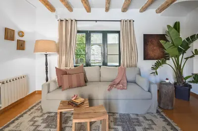 Zona de estar de LETS HOLIDAYS Stay in a 14th-Century House with Pool in Tossa