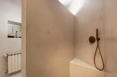 Un baño de LETS HOLIDAYS Stay in a 14th-Century House with Pool in Tossa