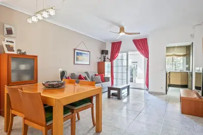 Una televisión o centro de entretenimiento en Winahost Apartamento Palamós