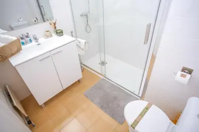 Un baño de AL50 Apartamento playa Fenals
