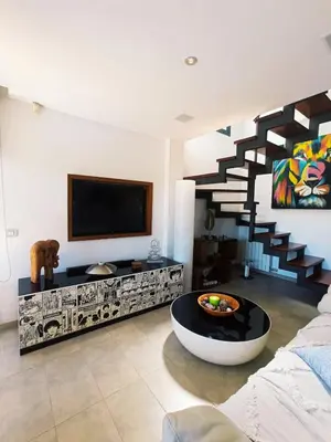 Una televisión o centro de entretenimiento en El Desmai