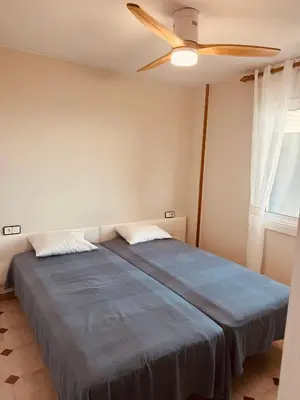 Cama o camas de una habitación en Apartamento en 1ª línea con vistas al mar cerca de Barcelona