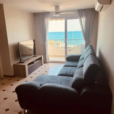 Apartamento en 1ª línea con vistas al mar cerca de Barcelona