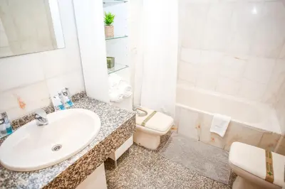 Un baño de AL45 - Apartamento en segunda línea de mar Fenals