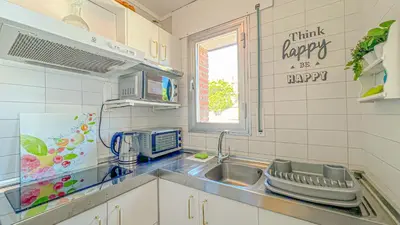Una cocina o zona de cocina en Vivalidays Jocelyne - Fenals - LLoret de Mar