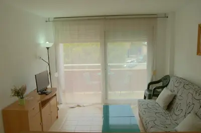 Una televisión o centro de entretenimiento en Apartamento Arian, centro Lloret de Mar