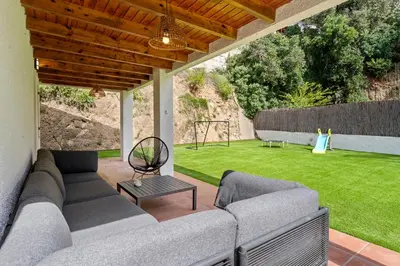 Jardín al aire libre en Hauzify I Casa Montjuïc