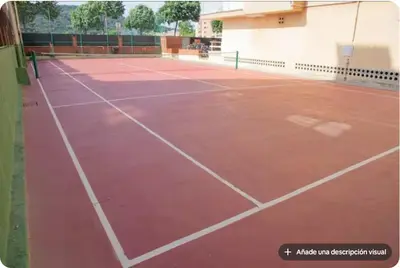 Instalaciones para jugar a tenis o squash en Luisa o alrededores
