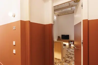 Una televisión o centro de entretenimiento en Bravissimo Vivaldi 3B, Monthly Apartment
