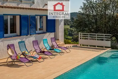 Piscina en o cerca de Casa les Lutins