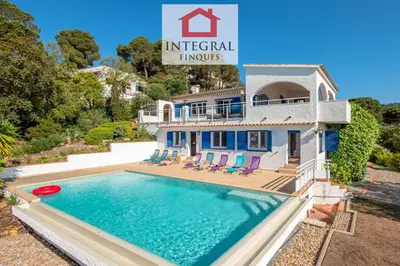 Piscina en o cerca de Casa les Lutins