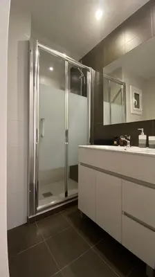 Un baño de MEDITERRANEAN APt