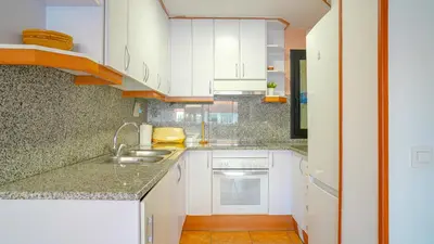 Una cocina o zona de cocina en Vivalidays Margarita - Pineda de Mar