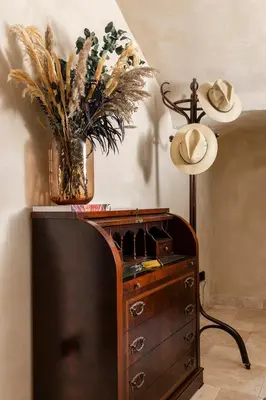 Una televisión o centro de entretenimiento en Hotel Vella Nit