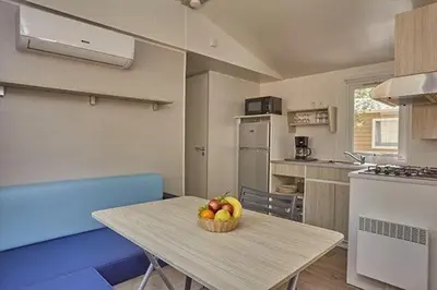 Una cocina o zona de cocina en Camping Alannia El Pinar