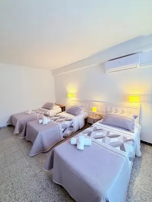 Cama o camas de una habitación en L'Illa Hotel