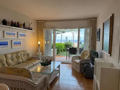 Zona de estar de Apartamento de 3 Habitaciones Frente al Mar en Platja d'Aro - ES-209-93