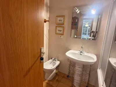 Un baño de Apartamento de 3 Habitaciones Frente al Mar en Platja d'Aro - ES-209-93