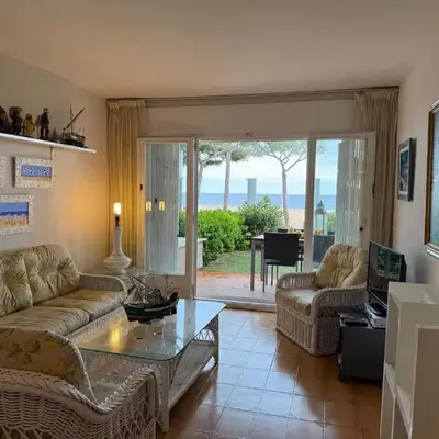 Apartamento de 3 Habitaciones Frente al Mar en Platja d'Aro - ES-209-93