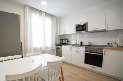 Una cocina o zona de cocina en LETS HOLIDAYS Wake Up by the Sea in Victoria apartment 2