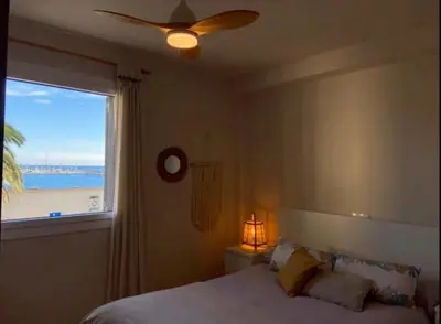 Cama o camas de una habitación en Beachfront, Sea views, Terrace and Parking!