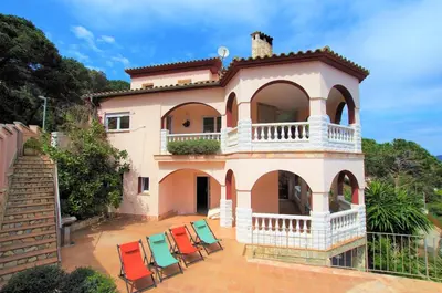 Un balcón o terraza de V&V Lloret-Villa Christine, villa lujosa para 17 personas