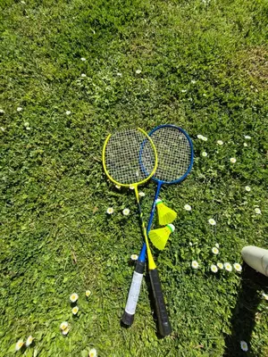 Instalaciones para jugar a tenis o squash en Casa fantástica en zona tranquila Un alojamiento para todos Nuestra casa es perfecta tanto para familias y amigos que buscan descanso, como para ciclistas que desean explorar la zona Para ciclistas ofrecemos un espacio seguro para guardar bicicle o alrededores