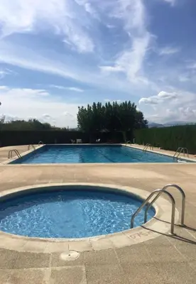 Piscina en o cerca de Casa fantástica en zona tranquila Un alojamiento para todos Nuestra casa es perfecta tanto para familias y amigos que buscan descanso, como para ciclistas que desean explorar la zona Para ciclistas ofrecemos un espacio seguro para guardar bicicle