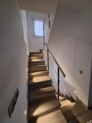 Plano de Casa fantástica en zona tranquila Un alojamiento para todos Nuestra casa es perfecta tanto para familias y amigos que buscan descanso, como para ciclistas que desean explorar la zona Para ciclistas ofrecemos un espacio seguro para guardar bicicle
