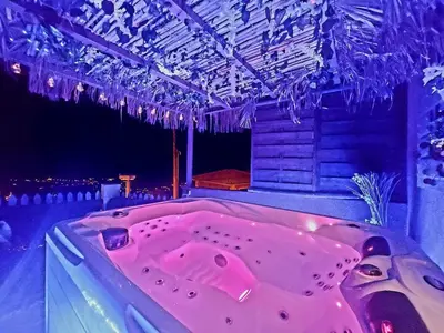 Piscina en o cerca de Anglada, Villa with a private pool and jacuzzi