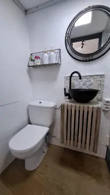Un baño de Anglada, Villa with a private pool and jacuzzi
