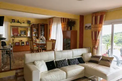 Zona de estar de Villa close to the center w pool garden H30