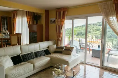Zona de estar de Villa close to the center w pool garden H30