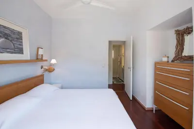Cama o camas de una habitación en 2 bedroom apartment with sea views terrace 2 minutes walking to Sa Tuna in Begur H44