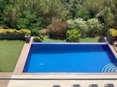Piscina en o cerca de Gleymar