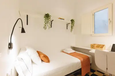 Cama o camas de una habitación en Bravissimo Ciutadans A, 4-bedroom apartment Barri Vell