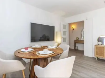 Una televisión o centro de entretenimiento en Apartament La Fleca