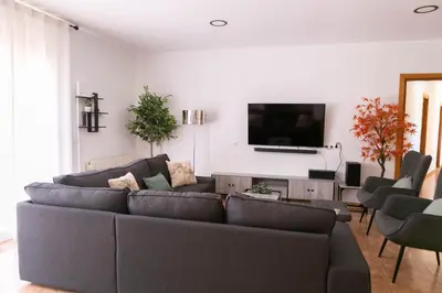 Una televisión o centro de entretenimiento en Villa w pool in Begur H14