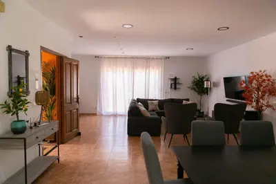 Una televisión o centro de entretenimiento en Villa w pool in Begur H14
