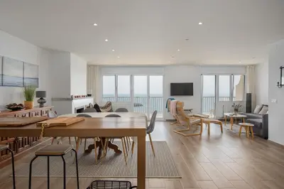 Una televisión o centro de entretenimiento en Apartament amb espectaculars vistes a Palamós
