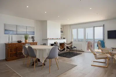 Una televisión o centro de entretenimiento en Apartament amb espectaculars vistes a Palamós