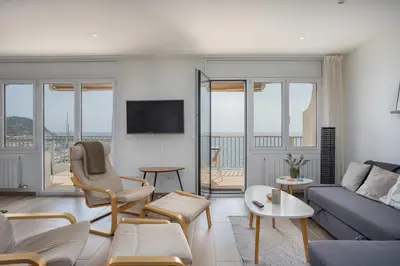 Una televisión o centro de entretenimiento en Apartament amb espectaculars vistes a Palamós
