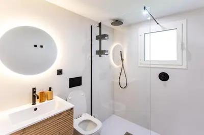 Un baño de Apartments Cap de Planes Calella de Palafrugell - by EMERALD STAY