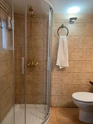 Un baño de Entre Mar y Montaña