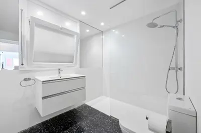 Un baño de Hauzify I Apartament Riera