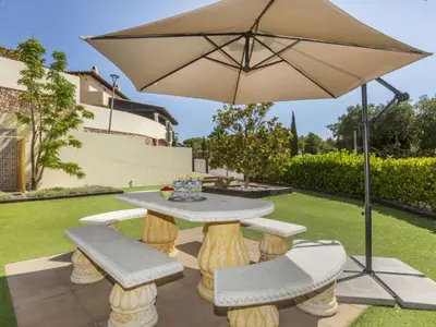 Jardín al aire libre en Holiday Home Lola by Interhome